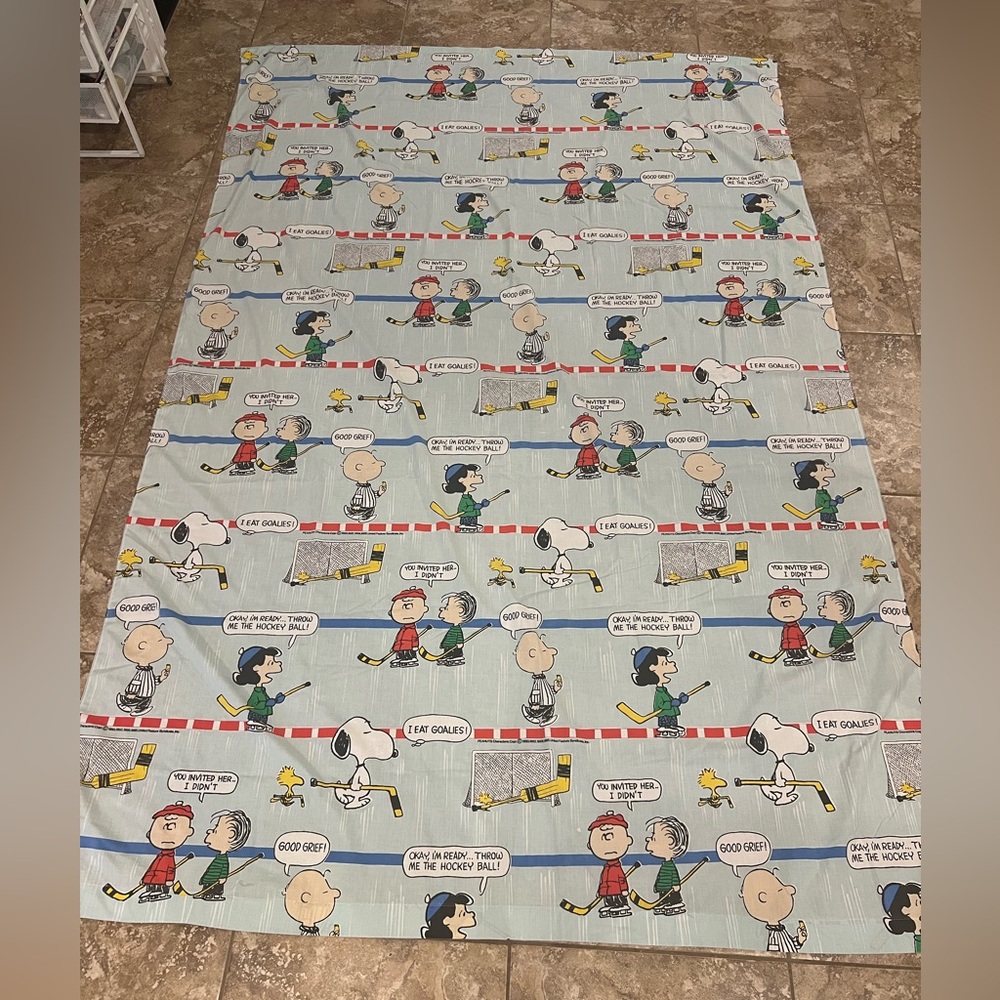 Vintage Charlie Brown Peanuts Top sheet 1990s 1980s Hockey design Twin Size Bed
